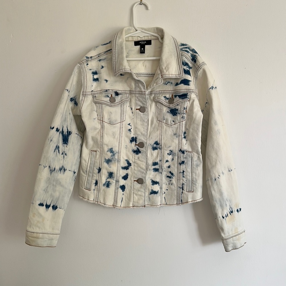 AQUA Girls, Size S, Stonewashed denim jacket.  Pair with matching shorts!